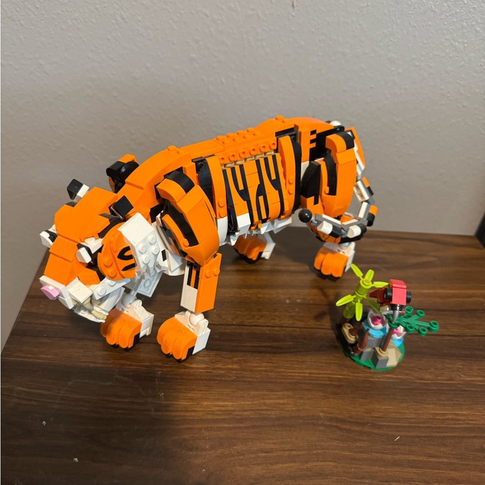LEGO Tiger Building Set